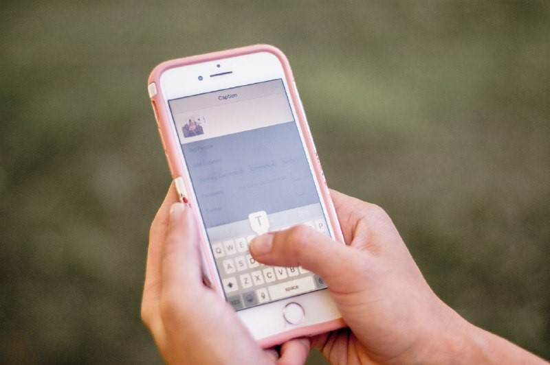 Effective techniques for Instagram caption writing in 2025